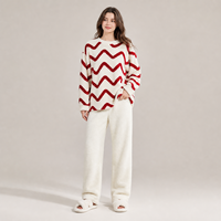 Ensemble de pyjama en sherpa blanc et rouge à chevrons pour femme, demi-velours, chaud pour l'hiver, vêtements de détente deux pièces, personnalisable OEM