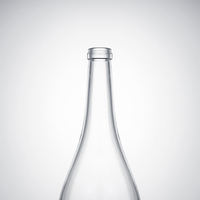 Botella de Vidrio de 750 ml con Hombro Inclinado y Rosca para Licores como Ginebra, Vodka y Vino