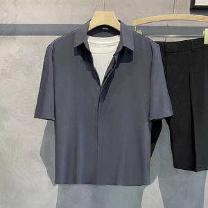 Chemise unisexe à manches courtes en soie glacée, style rétro, drapé élégant, couleur unie, anti-boulochage, sans repassage, vert et blanc, coupe ample et rafraîchissante - Product Image 6