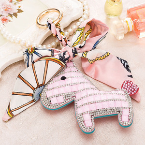 Porte-clés en cristal Little Pony Horse avec nœud papillon, pendentif pour sac à main pour femmes, charme, foulards en soie, boucle de porte-clés, porte-clés - Product Image 3