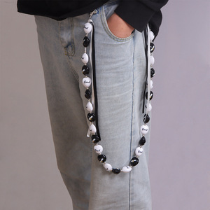 โซ่คล้องกางเกงอะคริลิคประดับลูกปัด ริบบิ้นสีดำขาว สำหรับงานรับปริญญา สไตล์ฮิปฮอป โซ่คาดเอว รูปทรงลูกบอลเดี่ยว - Product Image 2