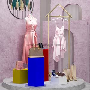 Scaffale per <span class=keywords><strong>abbigliamento</strong></span> da pavimento in oro di fascia alta appendiabiti in metallo espositore per vestiti scaffale per <span class=keywords><strong>negozio</strong></span> di <span class=keywords><strong>abbigliamento</strong></span> Boutique - Product Image 4