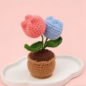 Planta en maceta de tulipanes de simulación personalizada para el Día de la Madre, tulipán tejido a mano con hilo, pequeña planta en maceta, flor tejida. - Product Image 1