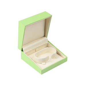 Boîte de rangement de bijoux luxueuse en papier simili cuir carrée avec personnalisation pour bagues, pendentifs, bracelets, colliers - Product Image 4