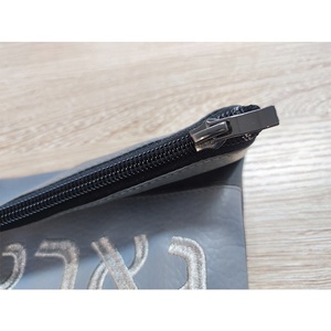 Livraison rapide sacs afikoman en <span class=keywords><strong>cuir</strong></span> pu argent broderie cadeau juif <span class=keywords><strong>machine</strong></span> à broder pochette en similicuir avec fermeture éclair - Product Image 3