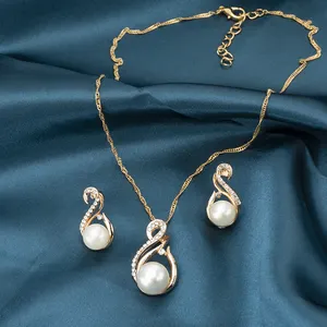 Set di collana di orecchini con ciondolo di perle da sposa da donna di moda set di gioielli di perle da sposa placcati in oro 18 carati semplici