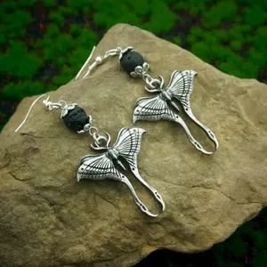 Pendientes Colgantes Vintage de Mariposa Calavera y Esqueleto para Mujer - Joyería de Aleación Inspirada en Emo, Regalo, Accesorio de Moda - Product Image 4