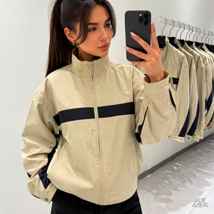 Chaqueta corta uniforme para mujer con cuello alto y forro de algodón - Product Image 4