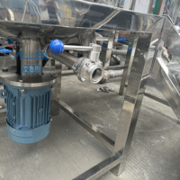 Machine de fabrication de détergent, shampoing, gel, lotion, conditionneur, savon liquide et autres produits ménagers, avec petit mélangeur pour liquides et équipement de mélange.