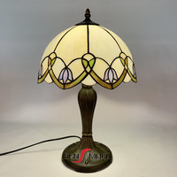 Lampe de table décorative rétro de style européen en verre teinté sur mesure, fabriquée en Chine, vente en gros, soudée à la main, lampe de bureau LED