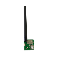 La carte RTK de haute précision est utilisée comme station de base avec une antenne de communication pour fournir des données d'étalonnage sur une portée de 3 à 5 km