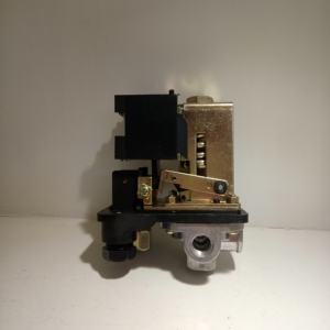 Interrupteur de contrôle de pression de <span class=keywords><strong>compresseur</strong></span> <span class=keywords><strong>d</strong></span>'<span class=keywords><strong>air</strong></span> à quatre voies à sens unique AC220V AC380V pour MC-7 de <span class=keywords><strong>compresseur</strong></span> <span class=keywords><strong>d</strong></span>'<span class=keywords><strong>air</strong></span> - Product Image 6