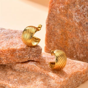 Bijoux haut de gamme, boucles d'oreilles en forme de C, plaquées or, en acier inoxydable, pour femmes - Product Image 3
