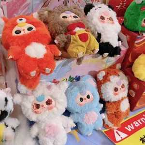 Offre spéciale bébé trois V3 peluche trois générations boîte aveugle à la mode <span class=keywords><strong>sac</strong></span> aveugle deviner <span class=keywords><strong>sac</strong></span> poupée créative mignonne poupée 100% Original - Product Image 1