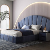 Lit double de style italien, luxe léger, avec structure en velours, pour usage domestique, chambre principale, design tendance