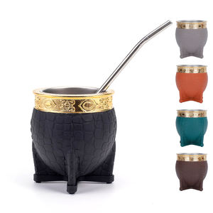 Taza <span class=keywords><strong>Yerba</strong></span> <span class=keywords><strong>Mate</strong></span> <span class=keywords><strong>de</strong></span> acero inoxidable <span class=keywords><strong>de</strong></span> 180ml al por mayor, tazas personalizadas con patrón <span class=keywords><strong>de</strong></span> cuero PP y revestimiento <span class=keywords><strong>de</strong></span> acero inoxidable 18/8 con aspiradora <span class=keywords><strong>de</strong></span> doble pared - Product Image 1