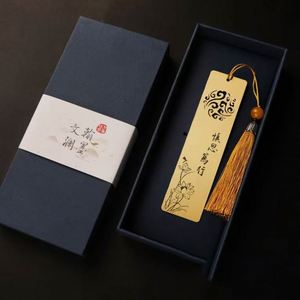 Marcapáginas troquelados al por mayor con logo personalizado de metal de latón en oro y plata con borlas, modelo impreso a tamaño real para libros y souvenirs - Product Image 1