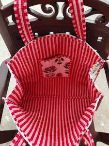 Sac fourre-tout matelassé en coton biologique imprimé à la main pour femme, sac à bandoulière pour le shopping et les voyages - Product Image 5