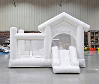 Château gonflable en PVC en forme d'oie, personnalisé par l'usine QY, avec toboggan et parcours d'obstacles, modèle sur le thème de Bluey, 12x6M