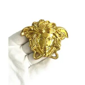 2023 venta al por mayor decorativo oro moderno Metal Medusa cabeza forma de aleación para muebles sofá Hardware