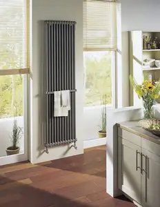 Высококачественный традиционный вертикальный чугунный стальной радиатор с горячей водой для домашнего отопления