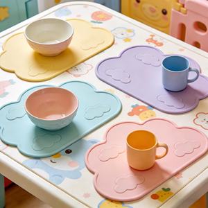 Set de table en silicone sans BPA en forme de nuage, antidérapant, pour bébés et enfants, pour la table à manger - Product Image 1