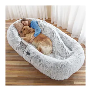 क्वीनियो हॉट लक्ज़री फॉक्स फ़्लफ़ी मेमोरी फोम वाटरप्रूफ बड़ा पालतू बिस्तर जीवाणुरोधी हटाने योग्य धोने योग्य एंटी-स्लिप मानव कुत्ता बिस्तर