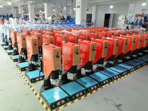 Machine à souder ultrasonique ABS PP PC acrylique deux demi-côtés en plastique balle jouet - Product Image 6