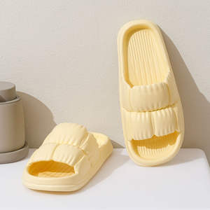 Chaussons d'intérieur coréens en PVC, design sans couture, souples, durables, anti-odeur, absorbant la transpiration, respirants et amortissants - Product Image 2