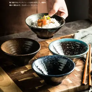 La migliore vendita 2024 stile giapponese in ceramica piccole ciotole di riso 4.5/5.5/6.5 pollici porcellana per uso domestico con cappello di bambù ramen zuppa ciotola