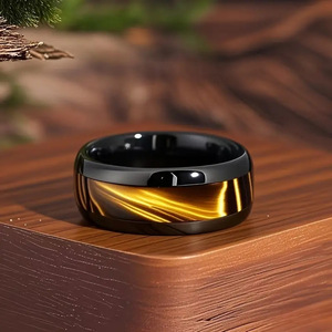 Schwarzgoldener geometrischer Muster-Ring aus Edelstahl, trendiger, minimalistischer, wasserdichter, hypoallergener Fingerring für Männer und Frauen - Product Image 4