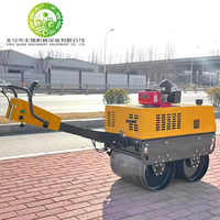 Mini rouleau vibratoire à double tambour de 580 kg avec pompe et moteur à entraînement hydraulique haute efficacité pour la construction de routes en asphalte et en béton