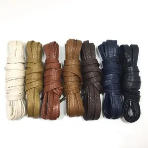 Lederschuhe der Marke Custom verwenden flache, gewachste Schnürsenkel aus Baumwolle