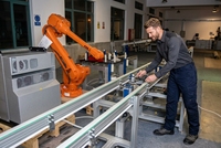 Convoyeur à rouleaux latéraux modulaire automatique QIANRUN 380V pour l'automatisation d'usine, fonction d'assemblage, anti-poussière, résistant à l'huile, pour palettes