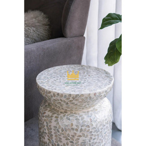 Mesa Auxiliar Moderna de Mosaico de Madreperla Personalizable en Color y Forma, como Mesa de Centro o Mesa Auxiliar para Decoración del Hogar y Dormitorio - Product Image 4