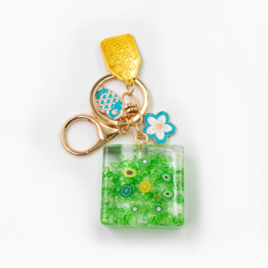Porte-clés mousqueton en alliage de résine avec fleurs séchées Benji, forme personnalisable, logo sérigraphié, marguerite blanche durable - Product Image 6