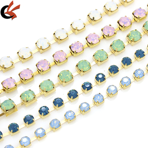 Vente en gros de strass en verre cristal opale Chaîne de strass avec base à griffes pour sac à vêtements DIY - Product Image 2