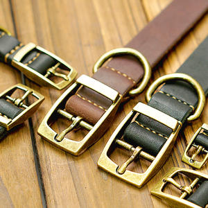 Venta al por mayor de lujo de cuero sólido táctico de cuero genuino estampado Simple cómodo Zin aleación hebilla ajustable Collar de perro mascota - Product Image 2