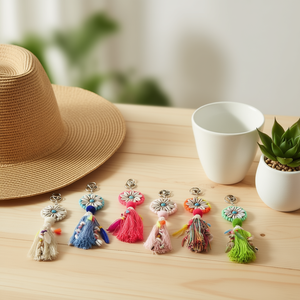 Portachiavi in stile etnico LLAVERO con design floreale a nappa colorata per decorare borse o auto - Product Image 2