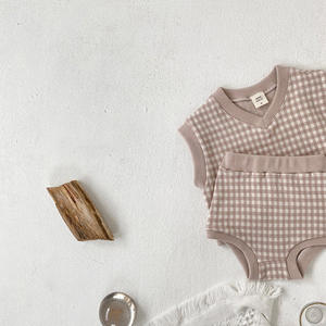 Ivy41747A Conjunto de Ropa Otoñal para Niños Europeos, Conjunto de Chaleco y Pantalones Cortos a Cuadros de Punto para Bebés y Niños, Venta al Por Mayor - Product Image 2