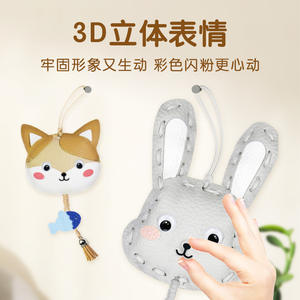 Kit de lissage de fils Dlee Bear pour enfants de 2 à 4 ans, jouet en tissu fait main avec ornements à enfiler, petit ours, chien, cochon - Product Image 2