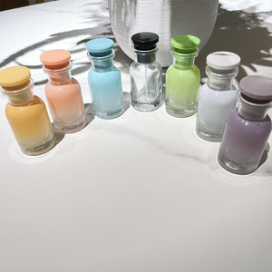 Flacon de <span class=keywords><strong>parfum</strong></span> en verre personnalisé 30ml <span class=keywords><strong>50ml</strong></span> avec bouchon à vis, pulvérisateur rechargeable, forme cylindrique, options transparentes ou colorées - Product Image 6