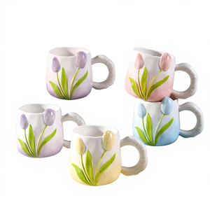 Tazza di ceramica <span class=keywords><strong>tulipano</strong></span> alta estetica dipinta <span class=keywords><strong>a</strong></span> mano sotto-smalto colore gradiente goffrato cartone animato fiore coppia tazza di acqua - Product Image 1