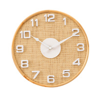 Jam dinding kayu desain modern tanpa bingkai dengan permukaan rotan untuk ruang tamu