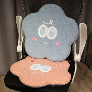 Cuscino per Seduta Invernale Super Morbido in Peluche Fatto a Mano con Fiori Sorridenti e Imbottitura in Memory Foam Design Personalizzato per Uso in Ufficio Unisex - Product Image 4