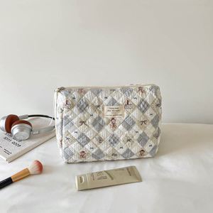Bolsa de Cosméticos Acolchada de Seersucker Suave de Alta Calidad, Bolsa de Maquillaje Portátil con Diseño de Dibujos Animados para Niñas, Organizador de Artículos de Aseo de Gran Capacidad - Product Image 4