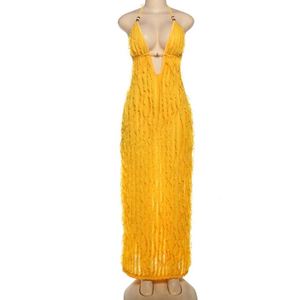 <span class=keywords><strong>Abito</strong></span> Lungo <span class=keywords><strong>Giallo</strong></span> con Scollo a V Profondo e Dettagli Texturizzati, Perfetto per Spiaggia e Feste, Vestito Sexy con Lacci - Product Image 4