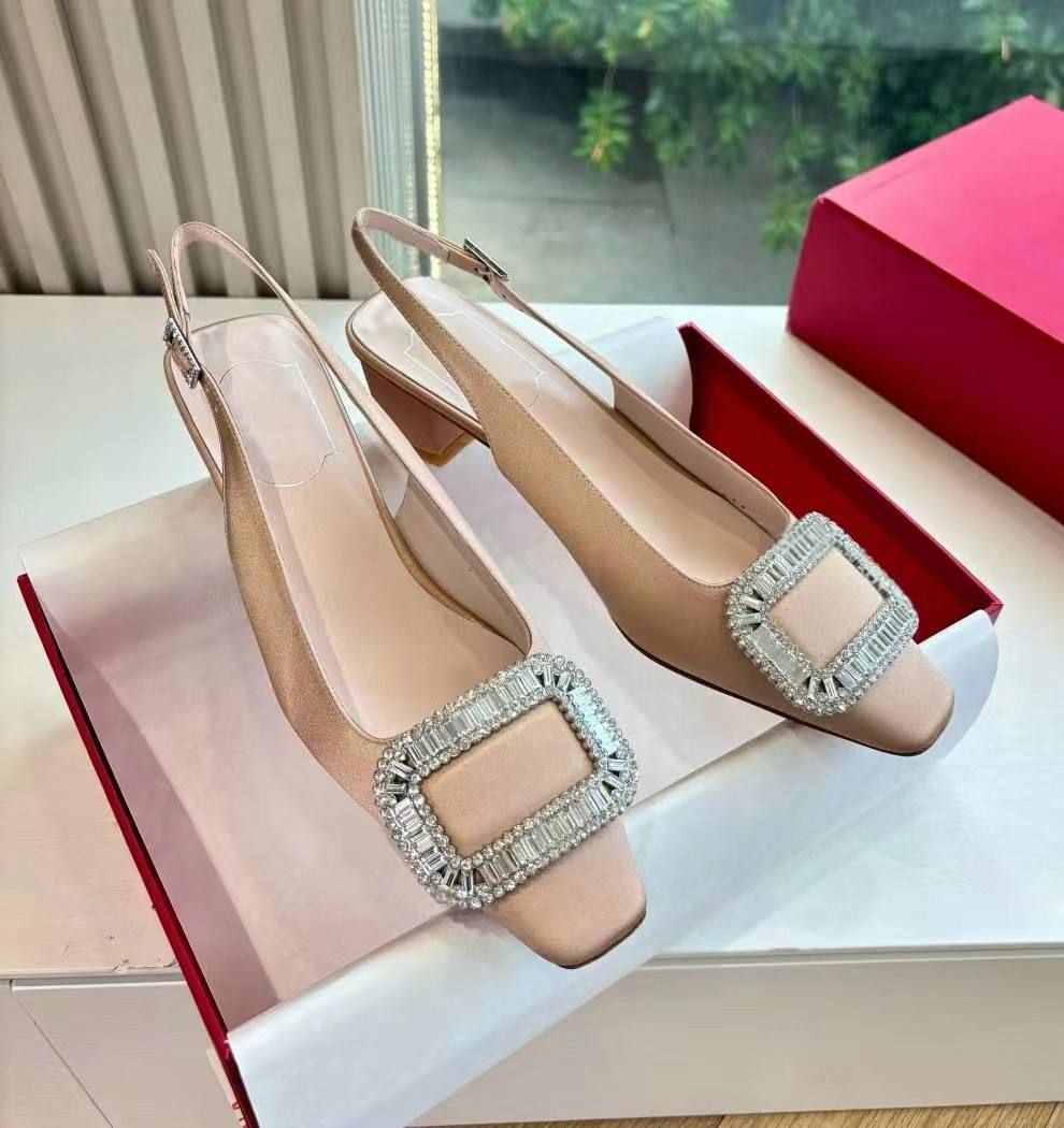 สีชมพูอ่อน