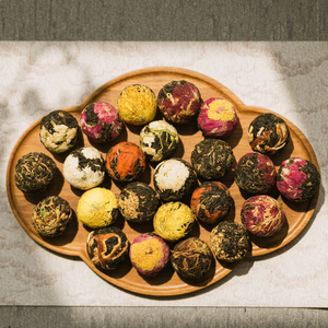 Thé en fleurs <span class=keywords><strong>Dragon</strong></span> <span class=keywords><strong>Ball</strong></span> parfumé au Jasmin et à la Lys, personnalisable OEM/ODM, en forme de boule compressée, idéal pour un cadeau - Product Image 1