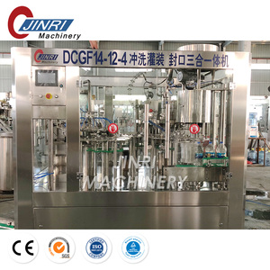 Machine quatre-en-un pour le rinçage, le rinçage, le remplissage et le capsulage des bouteilles en plastique - Product Image 4
